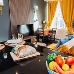 Stylish 2Br Near Hyde Park & Museums, Kensington