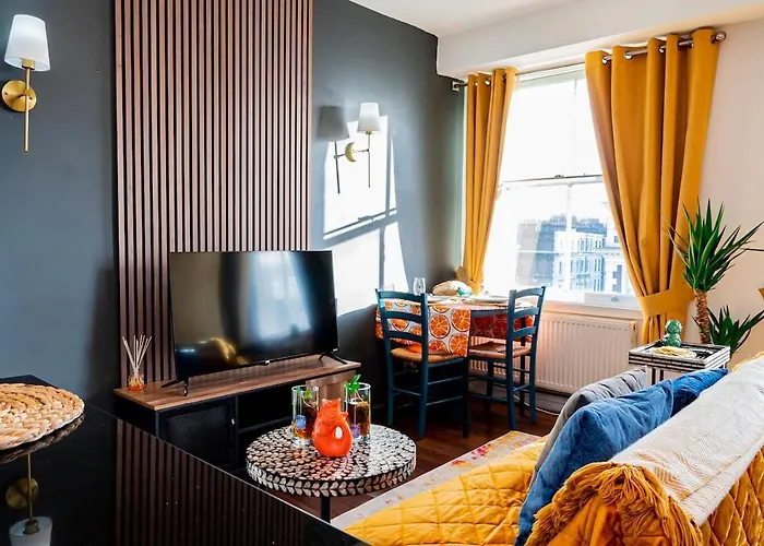 Stylish 2Br Near Hyde Park & Museums, Kensington