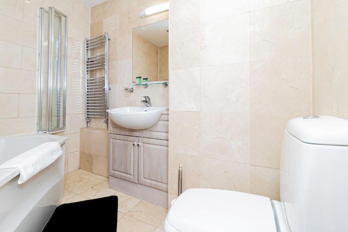 Stylish 2br Near Hyde Park & Museums, Kensington *