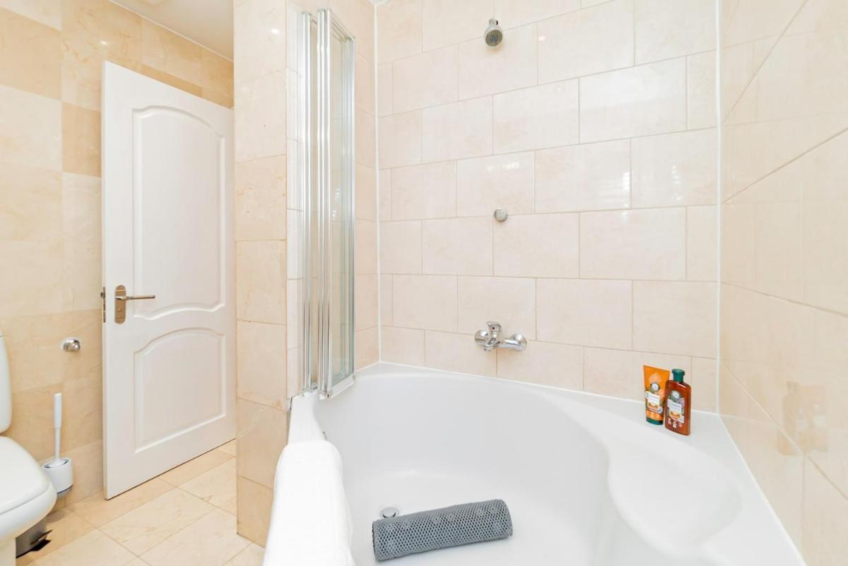 Stylish 2br Near Hyde Park & Museums, Kensington