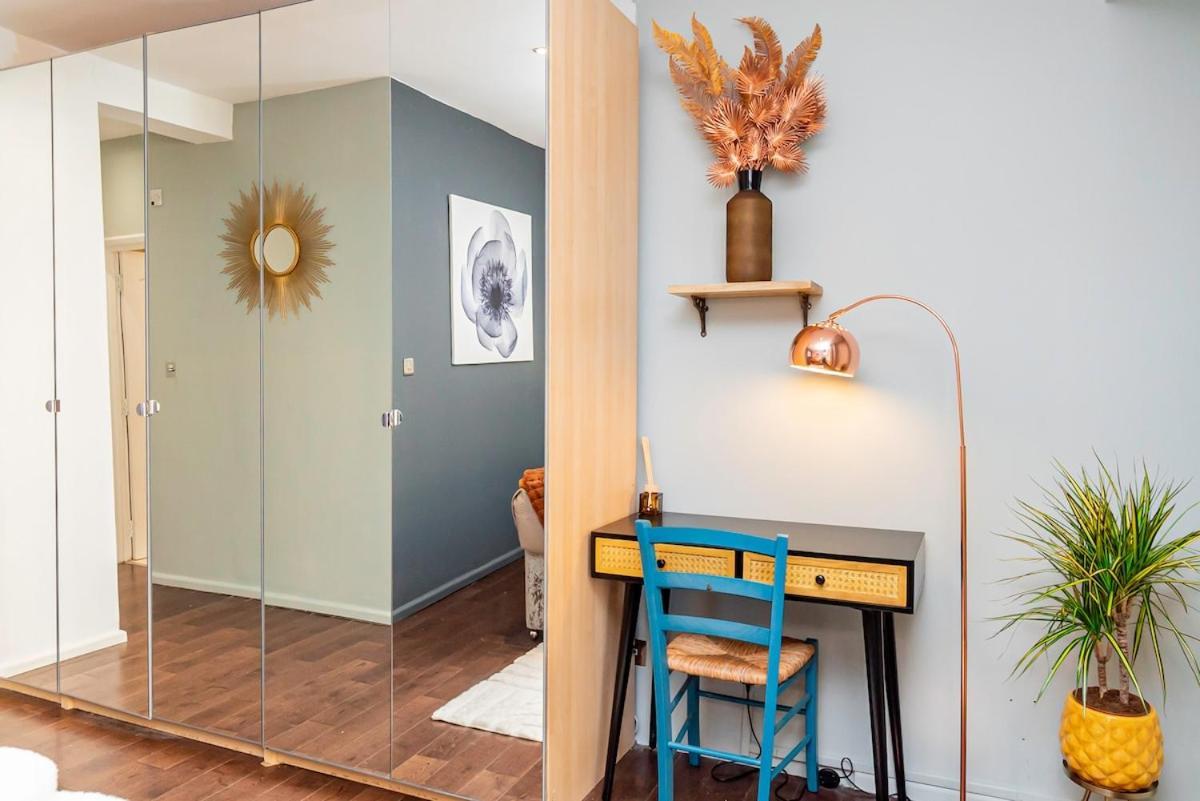 Stylish 2br Near Hyde Park & Museums, Kensington Appartamento *