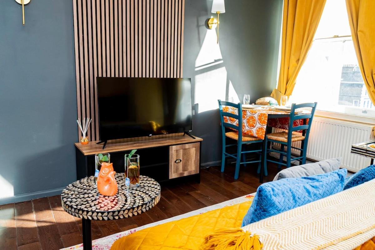 Stylish 2br Near Hyde Park & Museums, Kensington Appartamento Londra