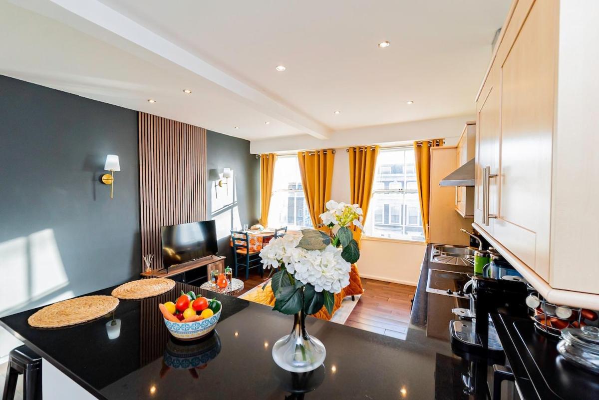 Stylish 2br Near Hyde Park & Museums, Kensington Londra