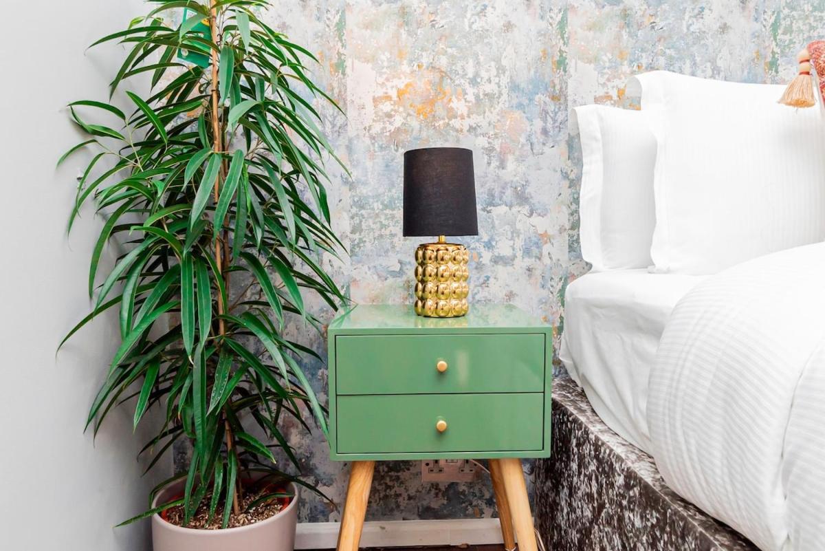 Stylish 2br Near Hyde Park & Museums, Kensington * Londra